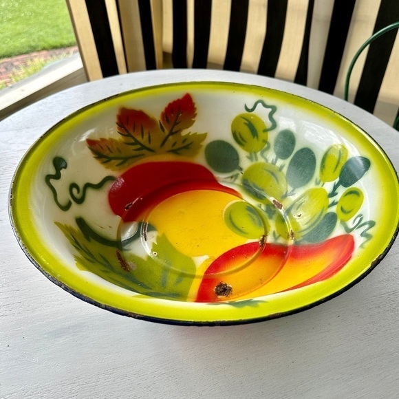 1950’S JAPANESE ENAMELWARE BOWL. “BUMPER HARVEST” FRUIT DESIGN. COLLECTIBLE BOWL - Picture 2 of 7
